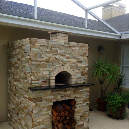 An outdoor wood fired pizza oven built by Forno Nardona.