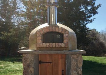 This outdoor pizza oven is a Nardona Rustico Model hand-crafted by Forno Nardona.