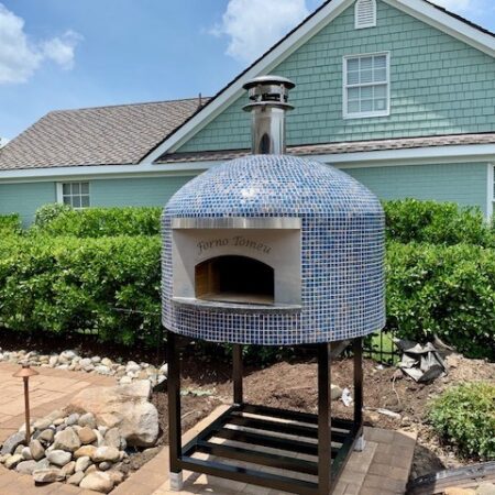 Forno Nardona Napoli Model wood fired pizza oven on a custom stand in a customer's back yard.