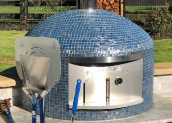 Forno Nardona Napoli Model wood fired pizza oven with blue tile