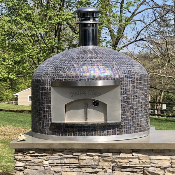 Outdoor pizza oven with multi-color glass tile in the Napoli model from Forno Nardona