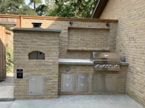Nardona Firenze wood-fired pizza oven in an outdoor kitchen in Tampa
