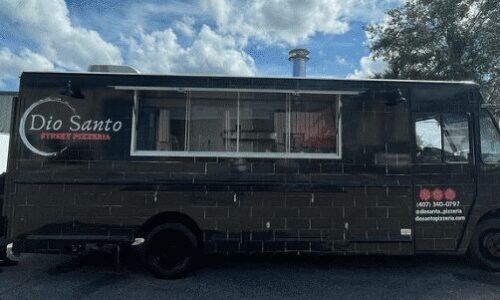 Gus5 Exterior photo of a custom pizza food truck containing a Nardona Rustica Pizza Oven.
