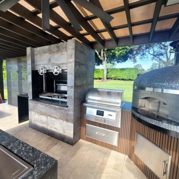 A Forno Nardona Napoli oven installed in an outdoor kitchen