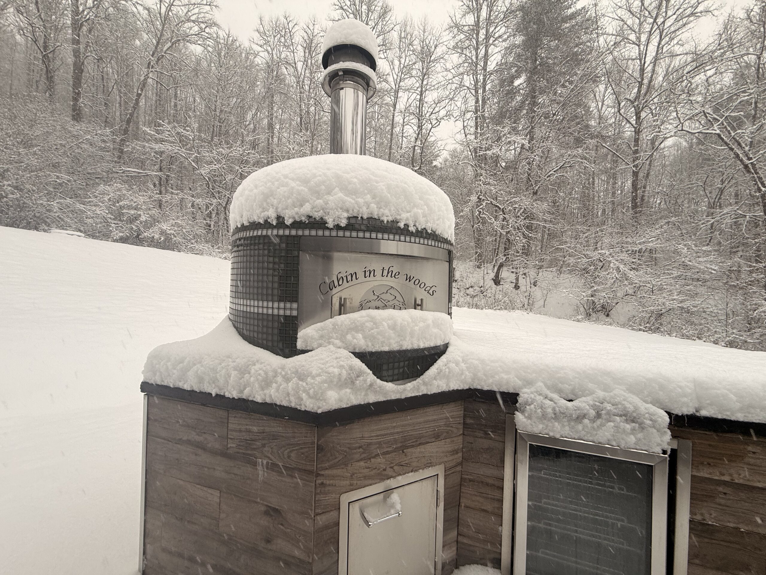 Can Pizza Ovens Stay Outside Year-Round?